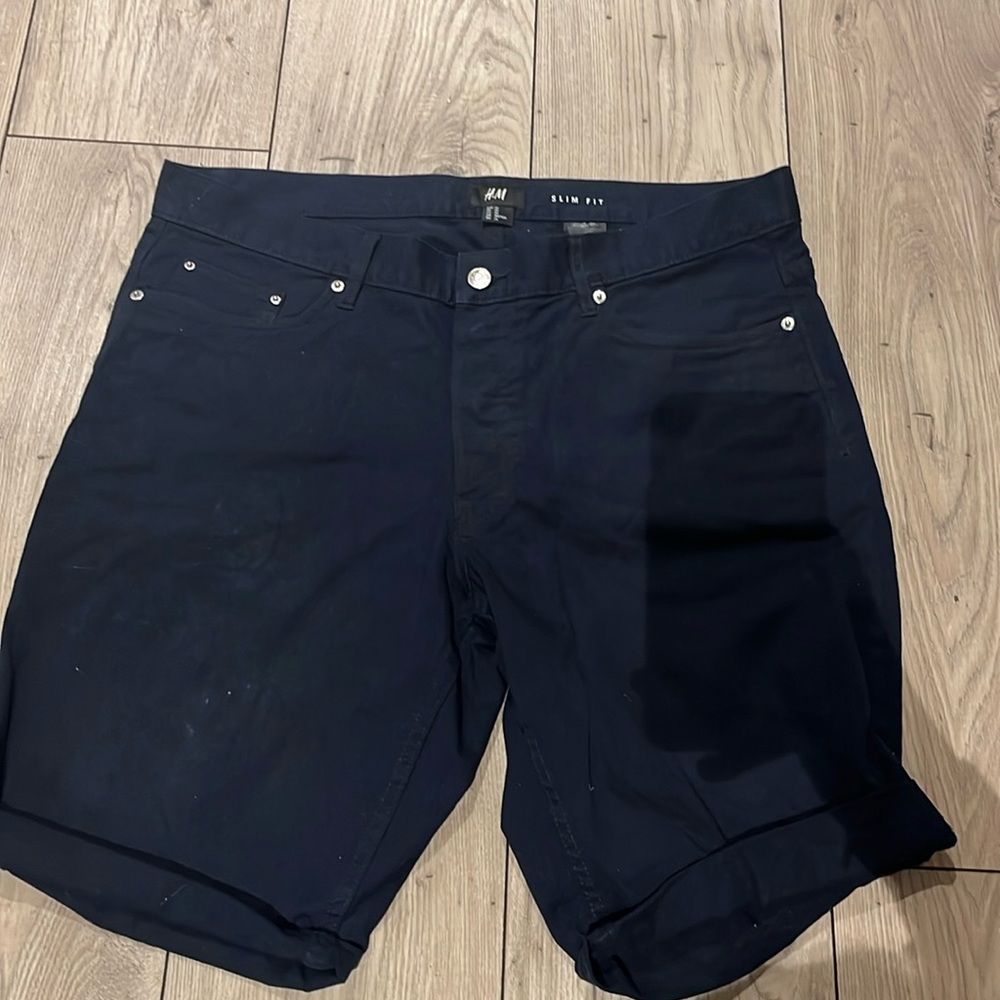 H&M man short